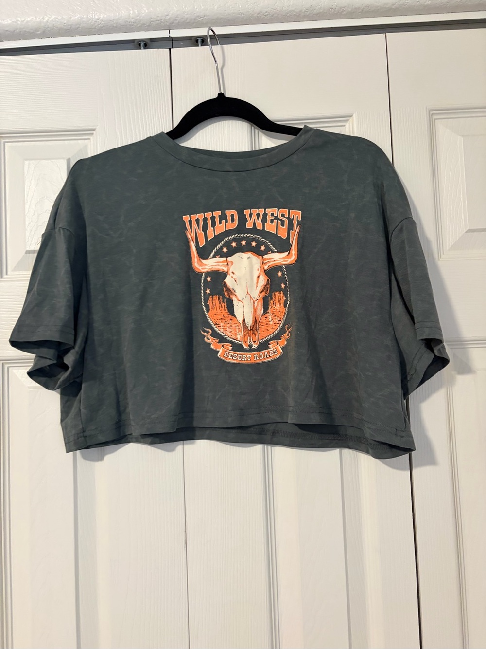 NWT wild west Bull Skull Cropped Tee Shirt Sz medium Acid wash Rodeo Western